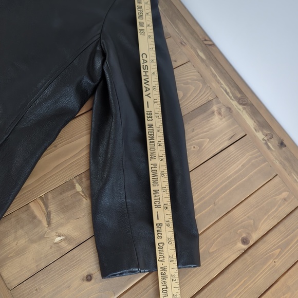 Danier Women’s Black Leather Oversized Jacket with Zip-out Winter Lining SZ L - Picture 9 of 14